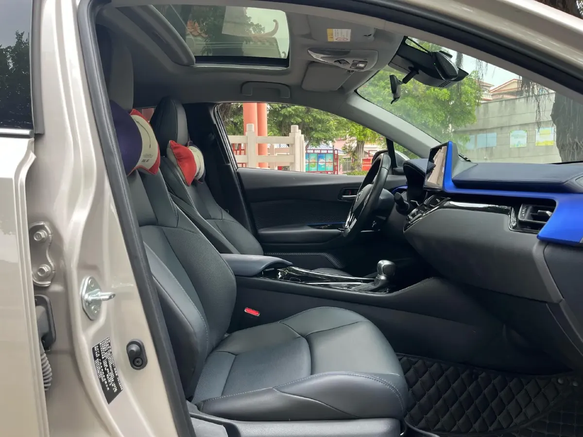 2023 Toyota C-HR 2.0L 171HP L4 CVT,autocango,china used car exporter,china ev exporter,chinese used car exporter,chinese used ev exporter