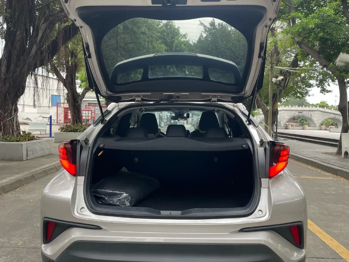 2023 Toyota C-HR 2.0L 171HP L4 CVT,autocango,china used car exporter,china ev exporter,chinese used car exporter,chinese used ev exporter