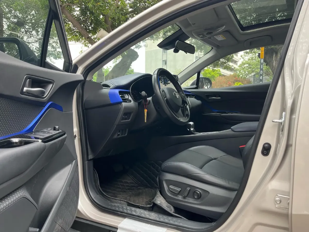 2023 Toyota C-HR 2.0L 171HP L4 CVT,autocango,china used car exporter,china ev exporter,chinese used car exporter,chinese used ev exporter