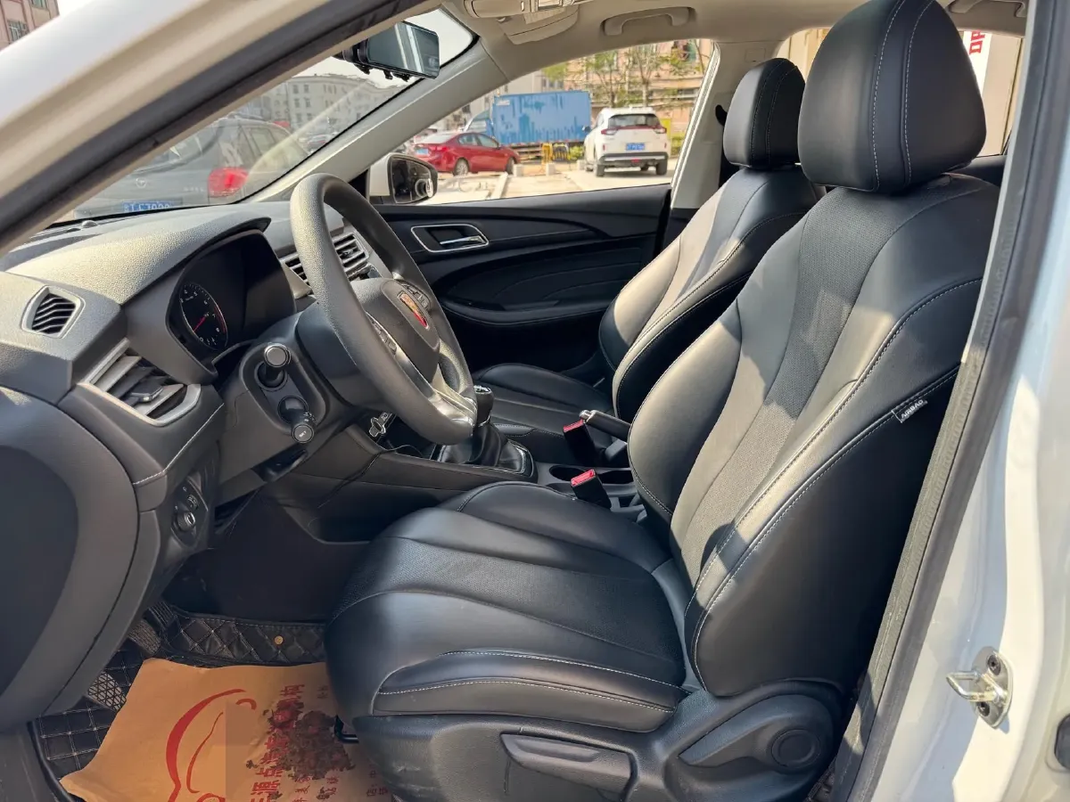 2019 Roewe i5 1.5L 120HP L4 5MT,autocango,china used car exporter,china ev exporter,chinese used car exporter,chinese used ev exporter