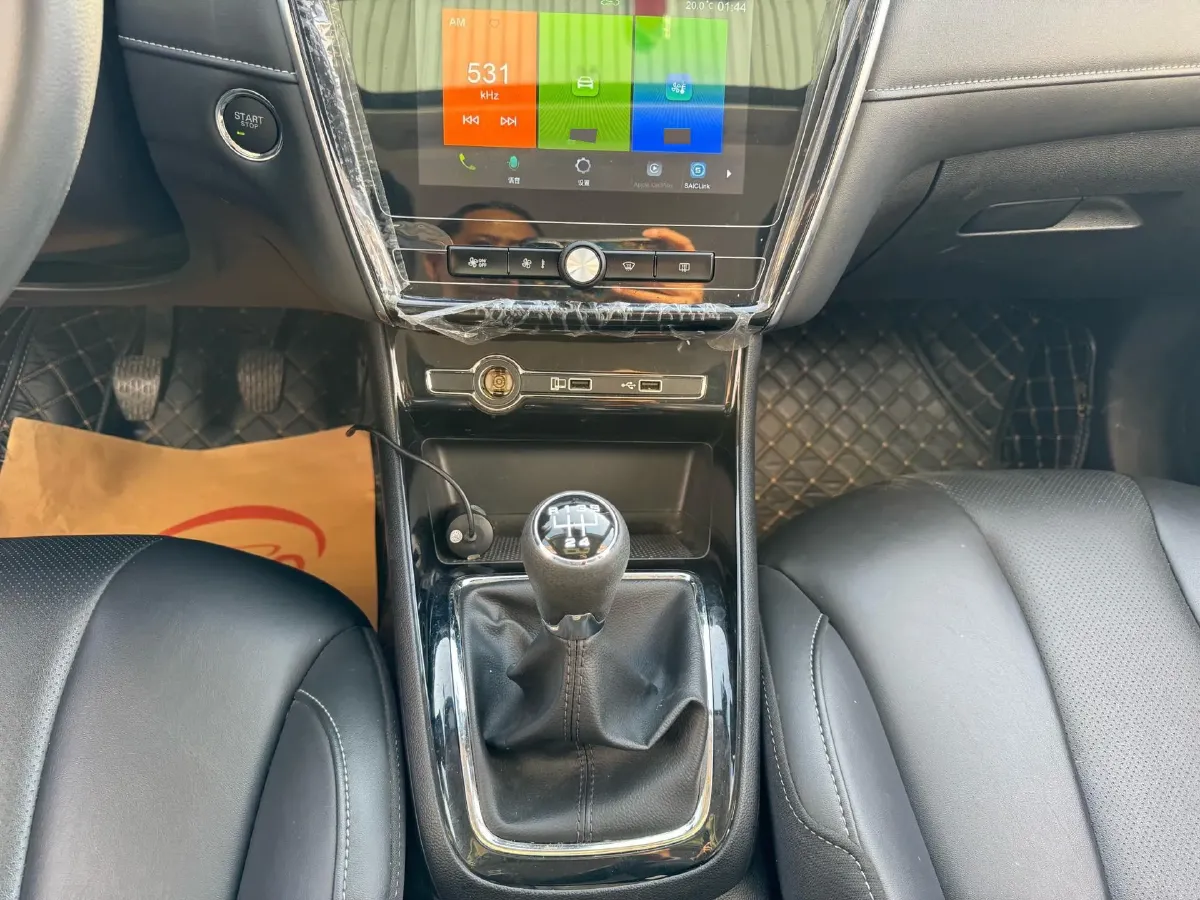 2019 Roewe i5 1.5L 120HP L4 5MT,autocango,china used car exporter,china ev exporter,chinese used car exporter,chinese used ev exporter