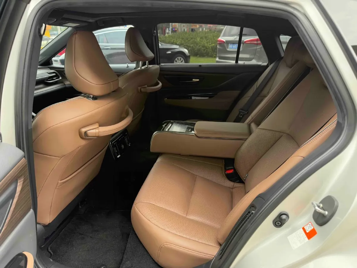 2024 Toyota Crown 2.5L 185HP L4 E-CVT Hybrid,autocango,china used car exporter,china ev exporter,chinese used car exporter,chinese used ev exporter