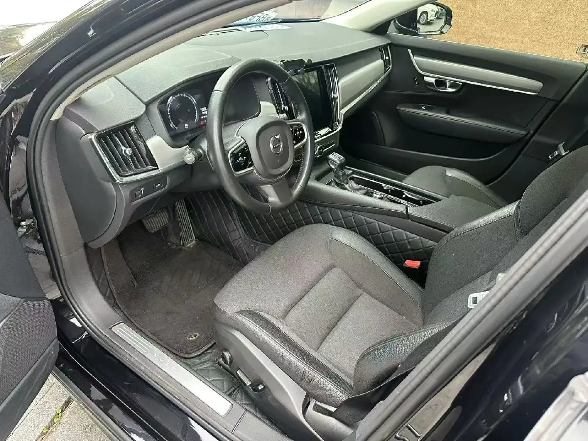 2018 Volvo S90 2.0T 190HP L4 8AT,autocango,china used car exporter,china ev exporter,chinese used car exporter,chinese used ev exporter