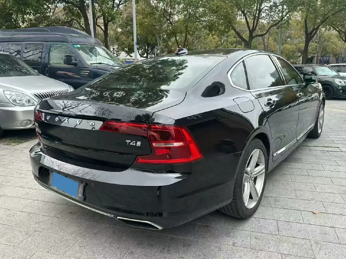 2018 Volvo S90 2.0T 190HP L4 8AT,autocango,china used car exporter,china ev exporter,chinese used car exporter,chinese used ev exporter