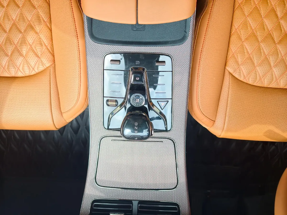 2022 Volkswagen Tiguan L 2.0T 186HP L4 7DCT,autocango,china used car exporter,china ev exporter,chinese used car exporter,chinese used ev exporter