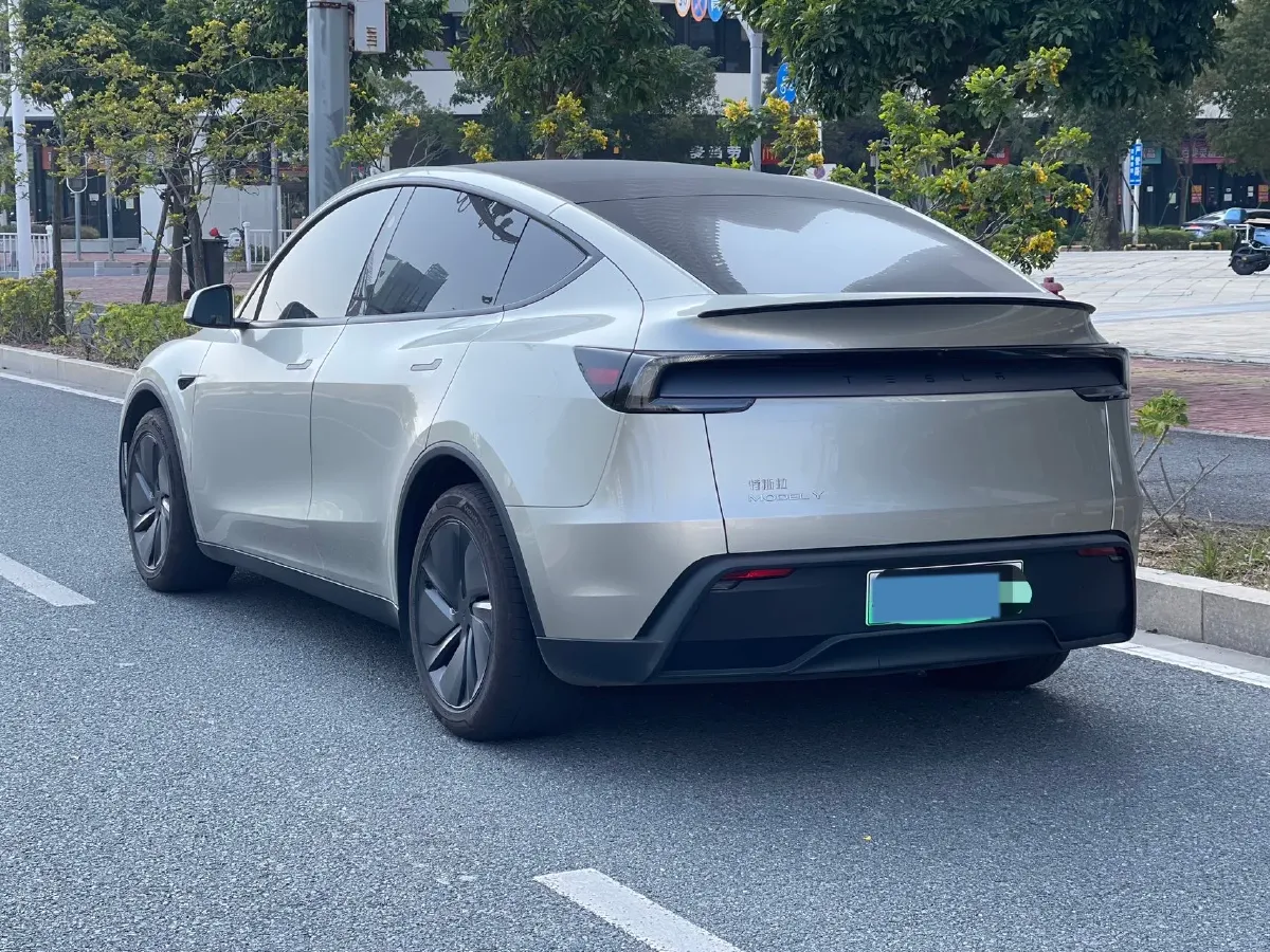 2025 Tesla Model Y BEV,autocango,china used car exporter,china ev exporter,chinese used car exporter,chinese used ev exporter