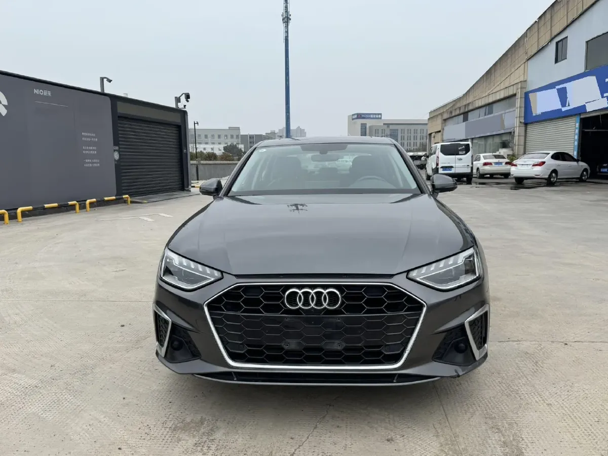 2022 Audi A4L 2.0T 190HP L4 7DCT,autocango,china used car exporter,china ev exporter,chinese used car exporter,chinese used ev exporter