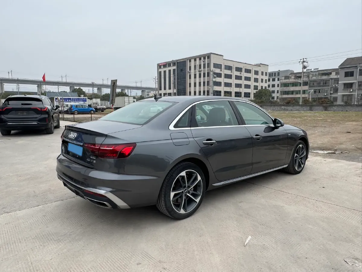 2022 Audi A4L 2.0T 190HP L4 7DCT,autocango,china used car exporter,china ev exporter,chinese used car exporter,chinese used ev exporter