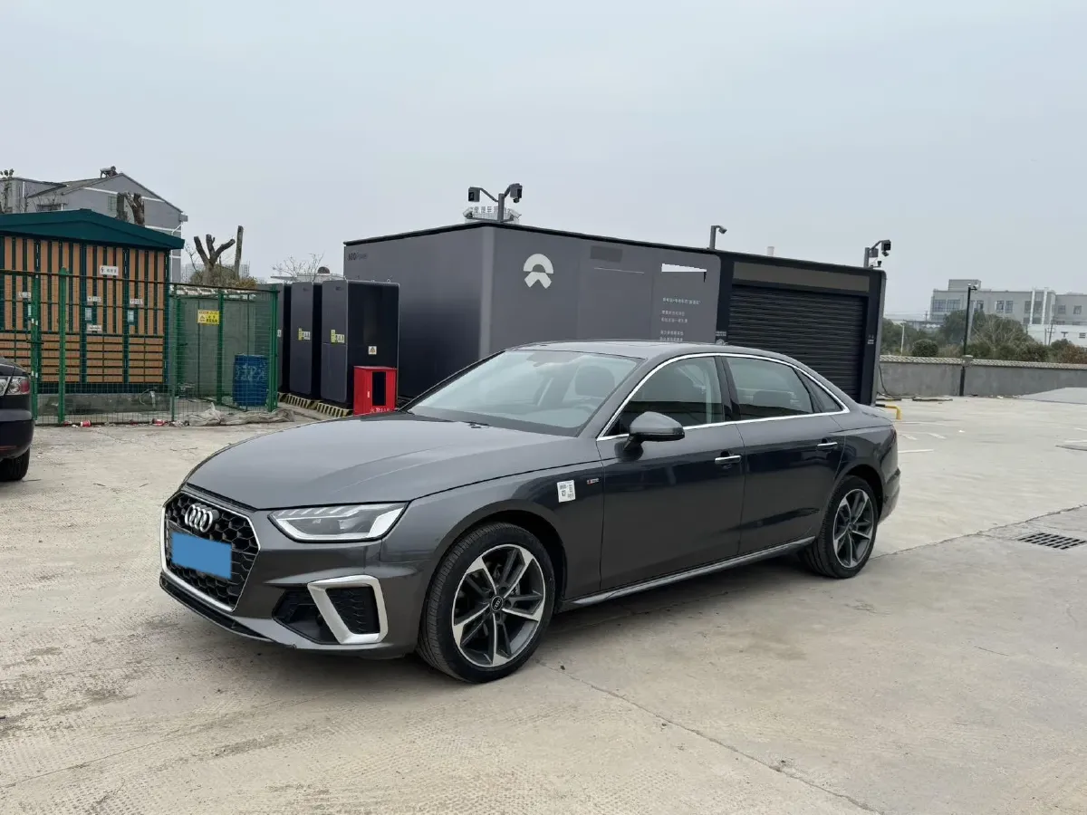 2022 Audi A4L 2.0T 190HP L4 7DCT,autocango,china used car exporter,china ev exporter,chinese used car exporter,chinese used ev exporter