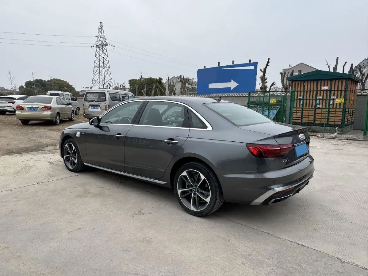 2022 Audi A4L 2.0T 190HP L4 7DCT,autocango,china used car exporter,china ev exporter,chinese used car exporter,chinese used ev exporter