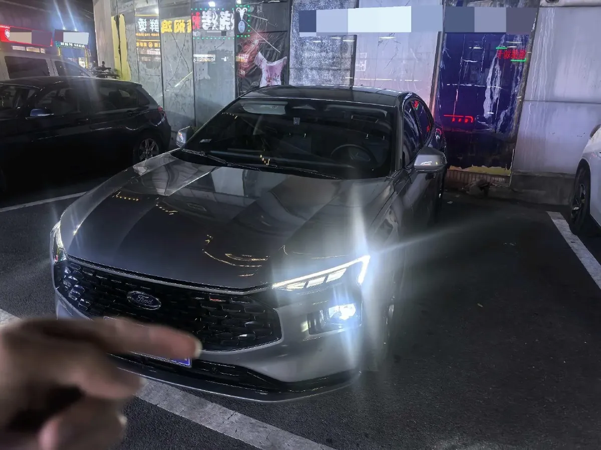 2025 Ford Mondeo 2.0T 254HP L4 8AT,autocango,china used car exporter,china ev exporter,chinese used car exporter,chinese used ev exporter