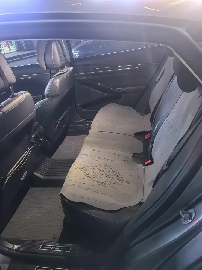 2025 Ford Mondeo 2.0T 254HP L4 8AT,autocango,china used car exporter,china ev exporter,chinese used car exporter,chinese used ev exporter