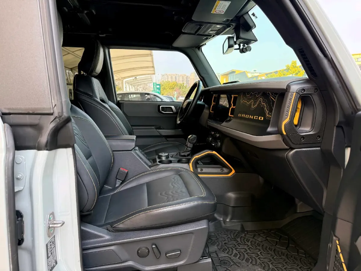 2024 Ford Bronco 2.3T 275HP L4 10AT,autocango,china used car exporter,china ev exporter,chinese used car exporter,chinese used ev exporter