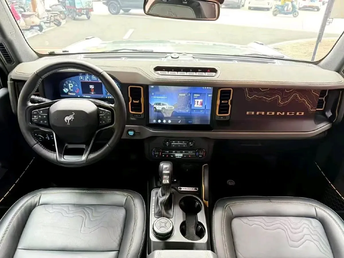 2024 Ford Bronco 2.3T 275HP L4 10AT,autocango,china used car exporter,china ev exporter,chinese used car exporter,chinese used ev exporter