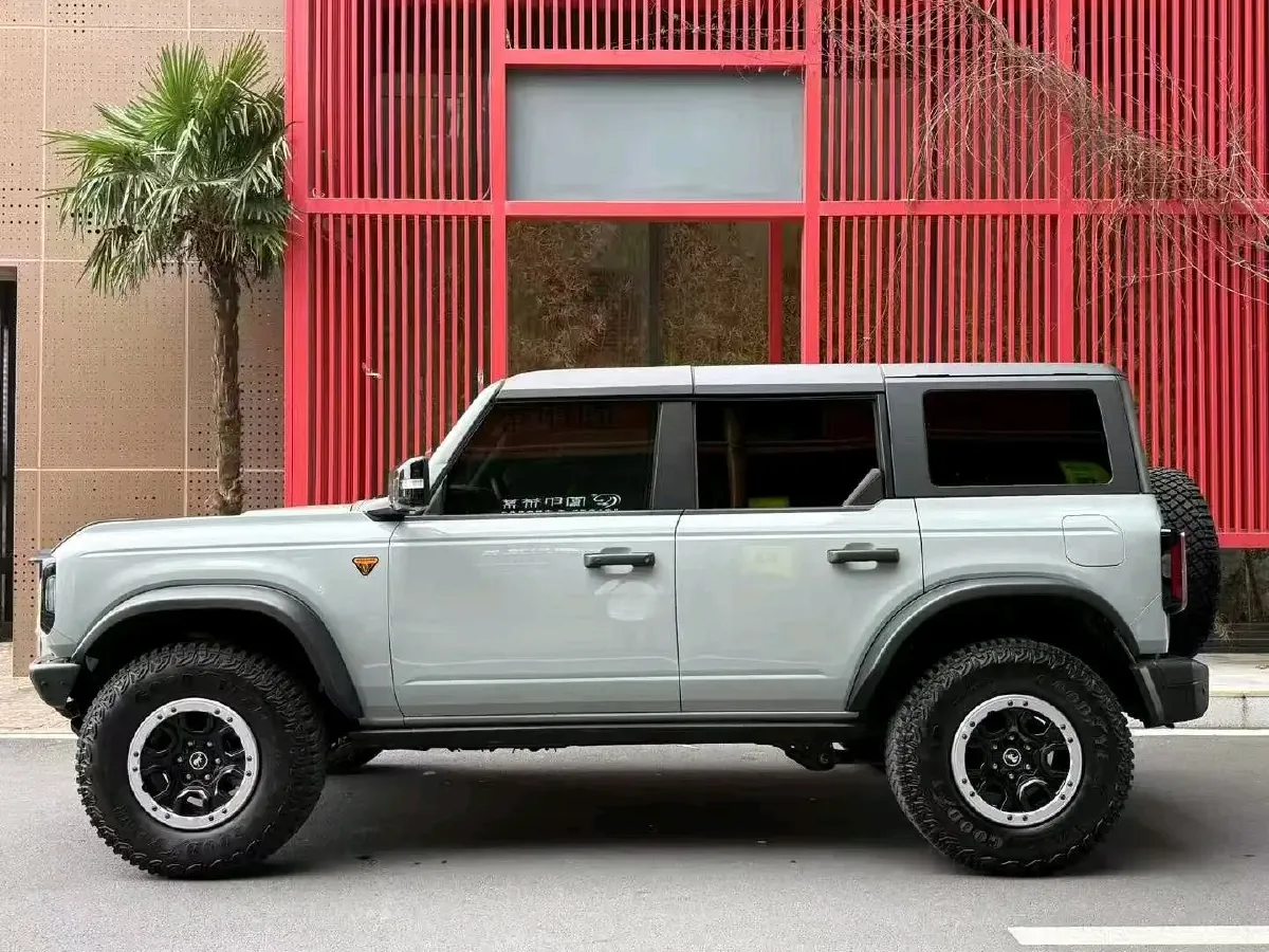 2024 Ford Bronco 2.3T 275HP L4 10AT,autocango,china used car exporter,china ev exporter,chinese used car exporter,chinese used ev exporter