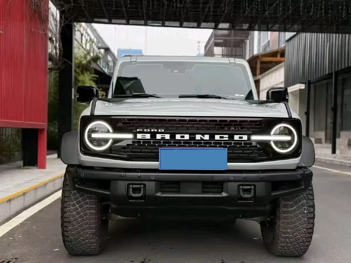 2024 Ford Bronco 2.3T 275HP L4 10AT,autocango,china used car exporter,china ev exporter,chinese used car exporter,chinese used ev exporter