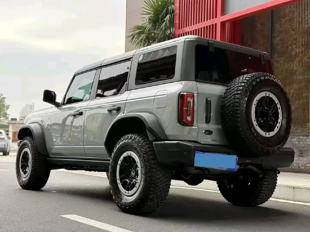 2024 Ford Bronco 2.3T 275HP L4 10AT,autocango,china used car exporter,china ev exporter,chinese used car exporter,chinese used ev exporter