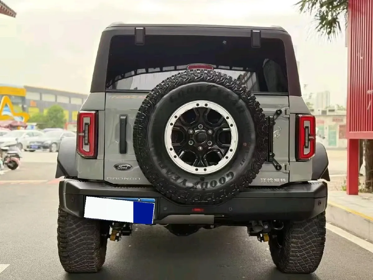 2024 Ford Bronco 2.3T 275HP L4 10AT,autocango,china used car exporter,china ev exporter,chinese used car exporter,chinese used ev exporter