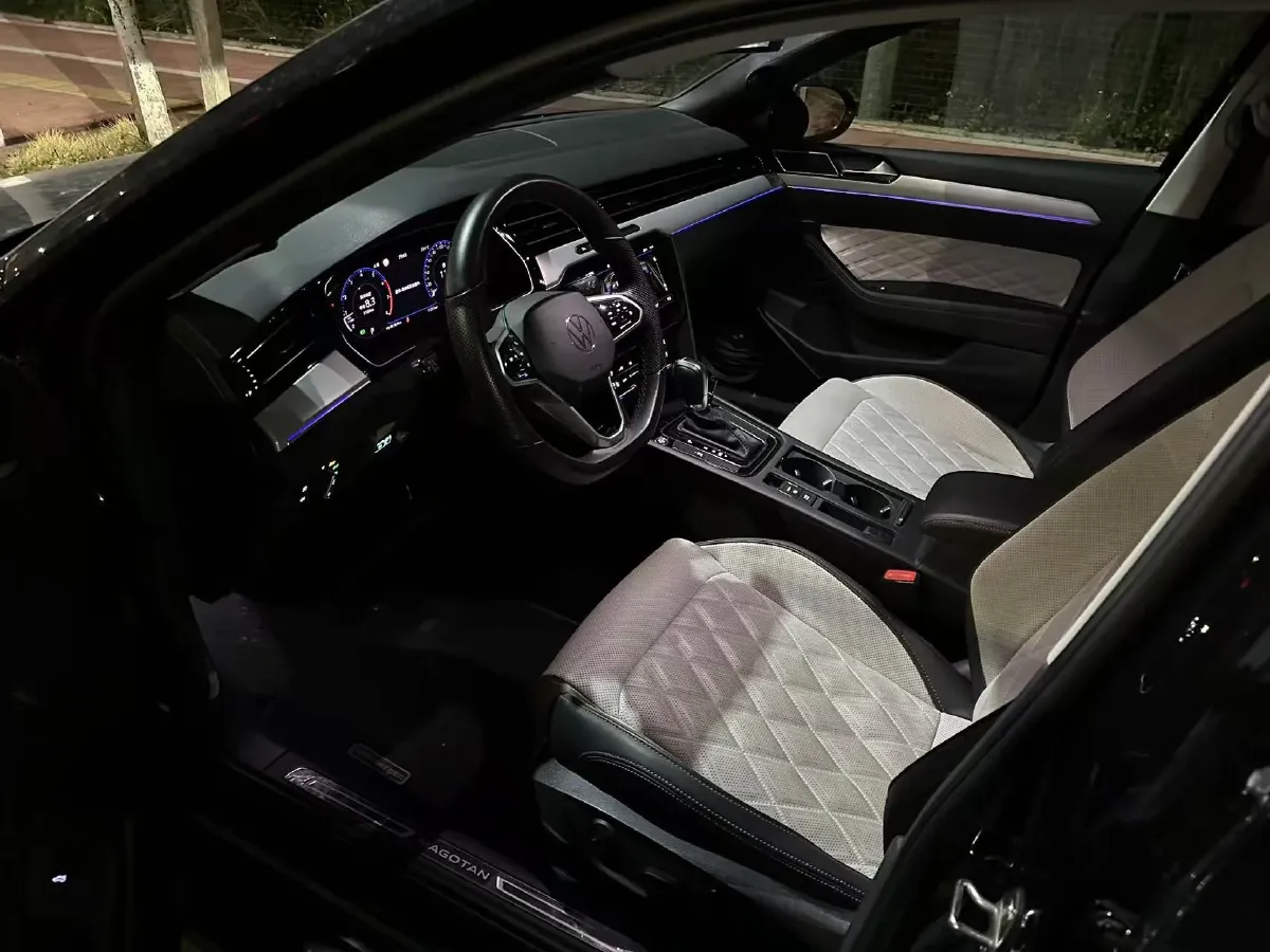 2023 Volkswagen Magotan 2.0T 186HP L4 7DCT,autocango,china used car exporter,china ev exporter,chinese used car exporter,chinese used ev exporter