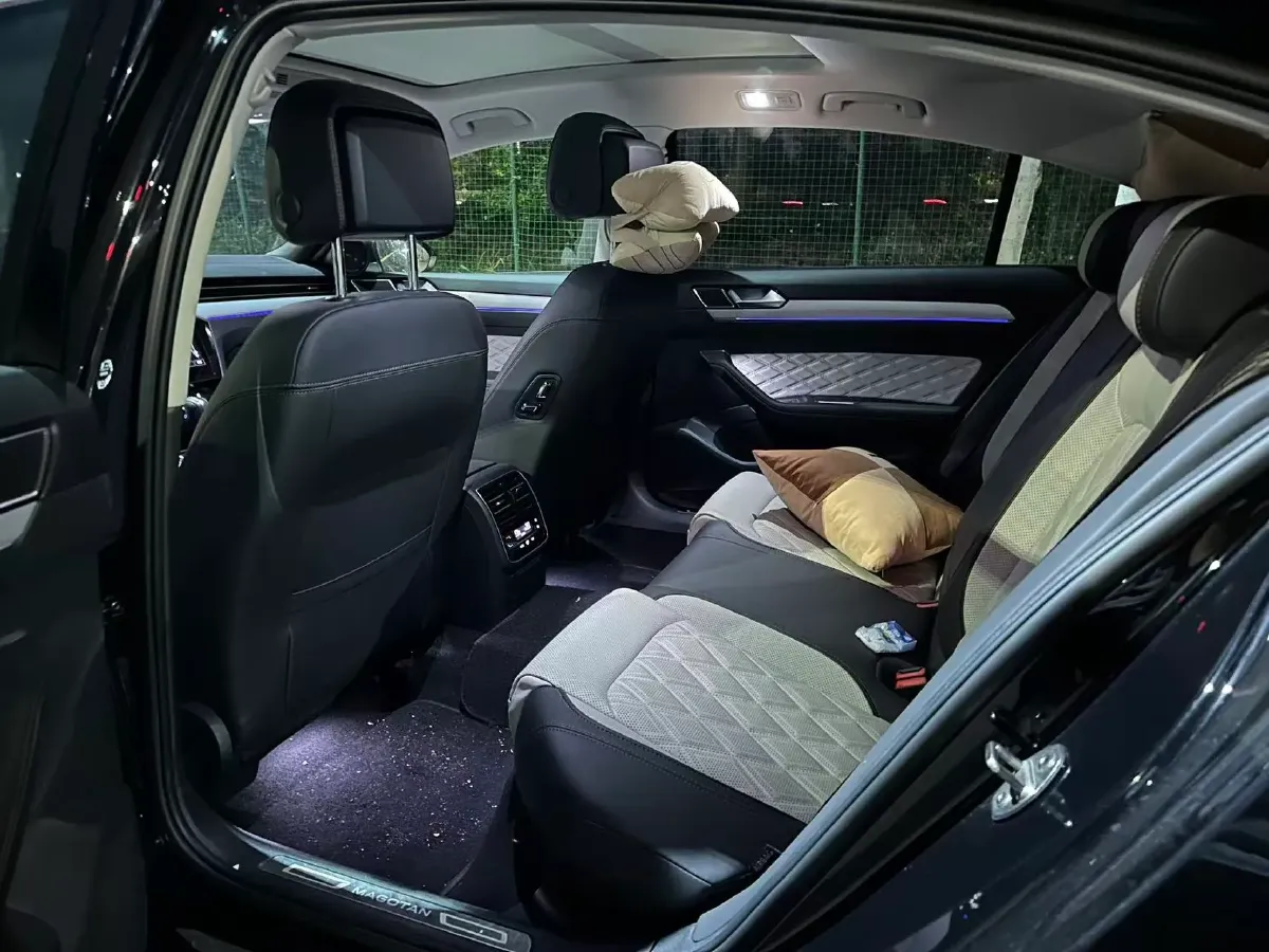 2023 Volkswagen Magotan 2.0T 186HP L4 7DCT,autocango,china used car exporter,china ev exporter,chinese used car exporter,chinese used ev exporter