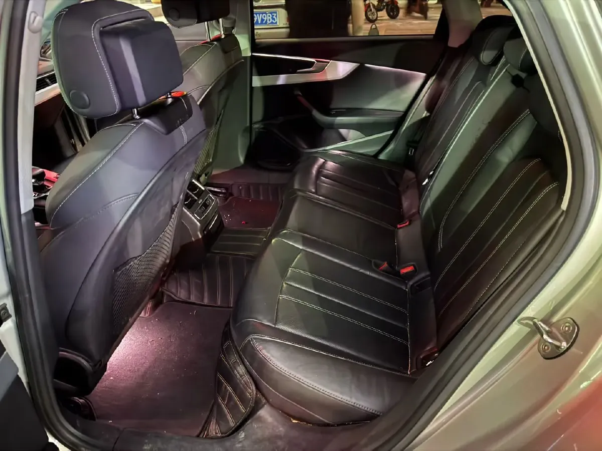 2020 Audi A4L 2.0T 190HP L4 7DCT,autocango,china used car exporter,china ev exporter,chinese used car exporter,chinese used ev exporter