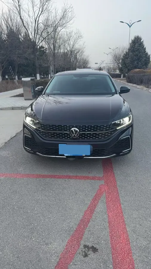 2025 Volkswagen Passat 2.0T 220HP L4 7DCT,autocango,china used car exporter,china ev exporter,chinese used car exporter,chinese used ev exporter