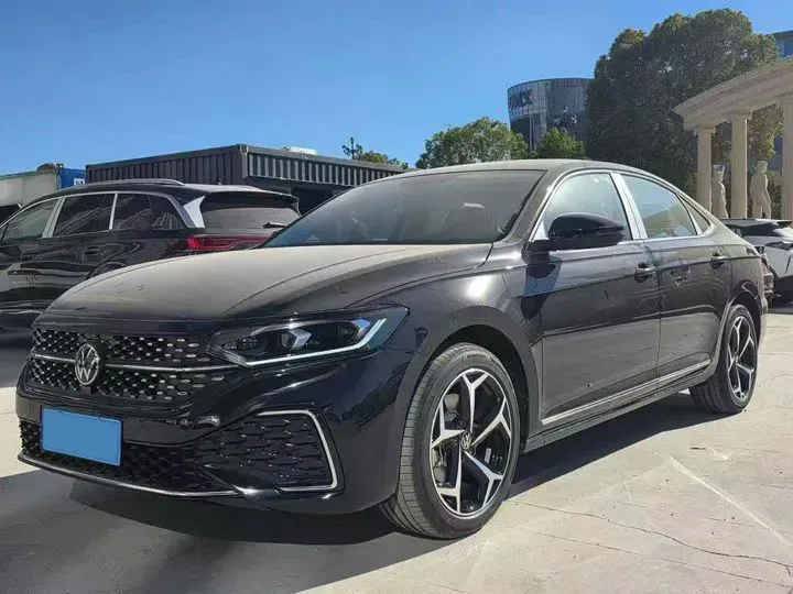 2025 Volkswagen Passat 2.0T 220HP L4 7DCT,autocango,china used car exporter,china ev exporter,chinese used car exporter,chinese used ev exporter