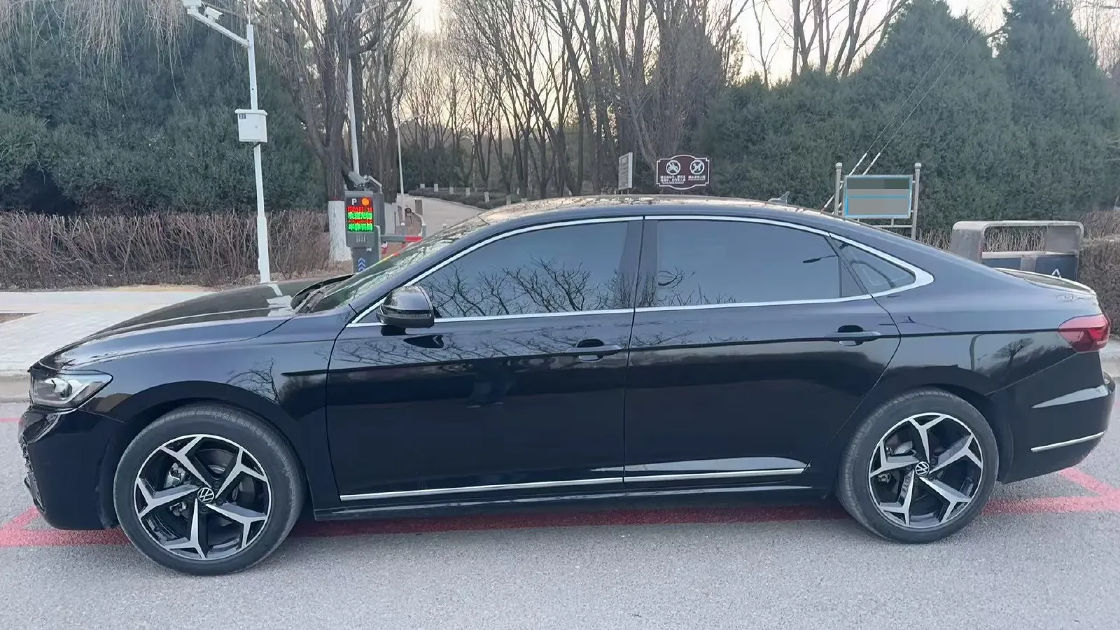 2025 Volkswagen Passat 2.0T 220HP L4 7DCT,autocango,china used car exporter,china ev exporter,chinese used car exporter,chinese used ev exporter