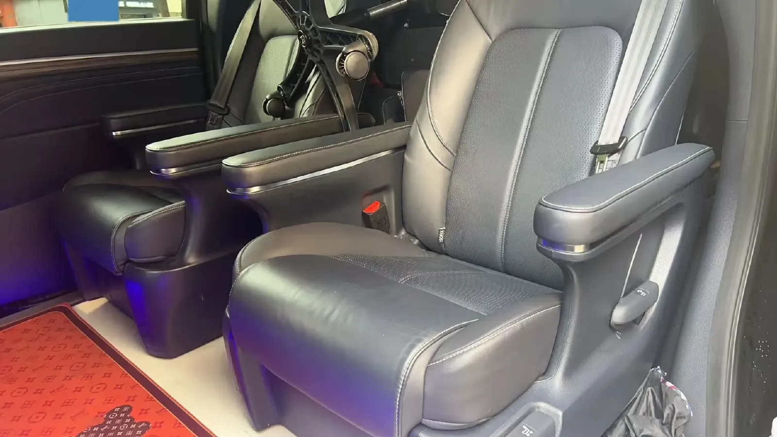 2021 GAC Trumpchi M8 2.0T 252HP L4 8AT,autocango,china used car exporter,china ev exporter,chinese used car exporter,chinese used ev exporter