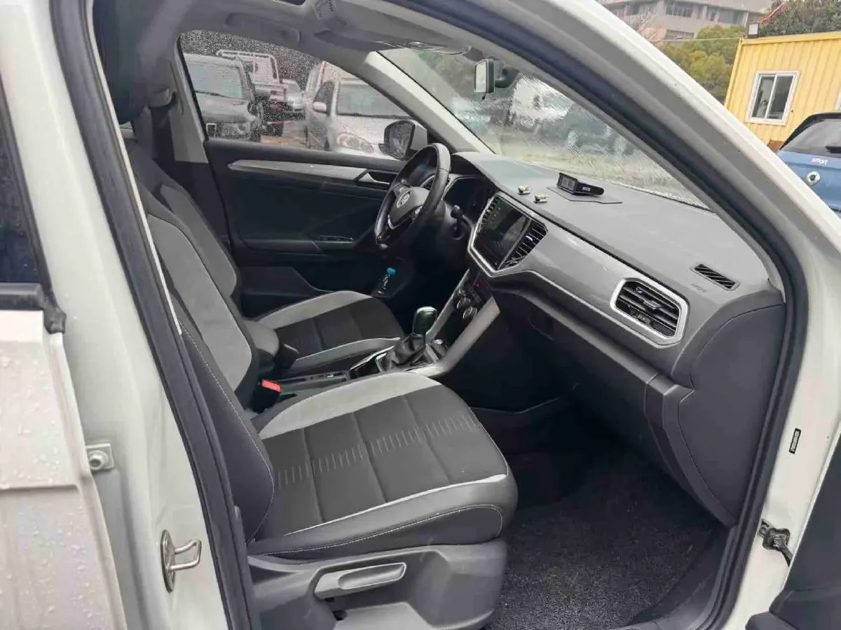 2022 Volkswagen T-Roc 1.4T 150HP L4 7DCT,autocango,china used car exporter,china ev exporter,chinese used car exporter,chinese used ev exporter