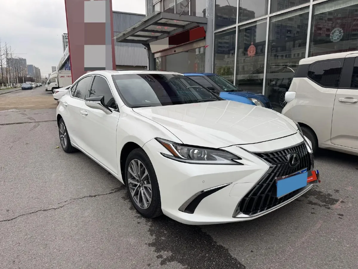 2024 Lexus ES 2.0L 173HP L4 CVT,autocango,china used car exporter,china ev exporter,chinese used car exporter,chinese used ev exporter