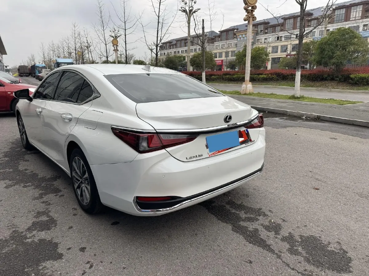 2024 Lexus ES 2.0L 173HP L4 CVT,autocango,china used car exporter,china ev exporter,chinese used car exporter,chinese used ev exporter