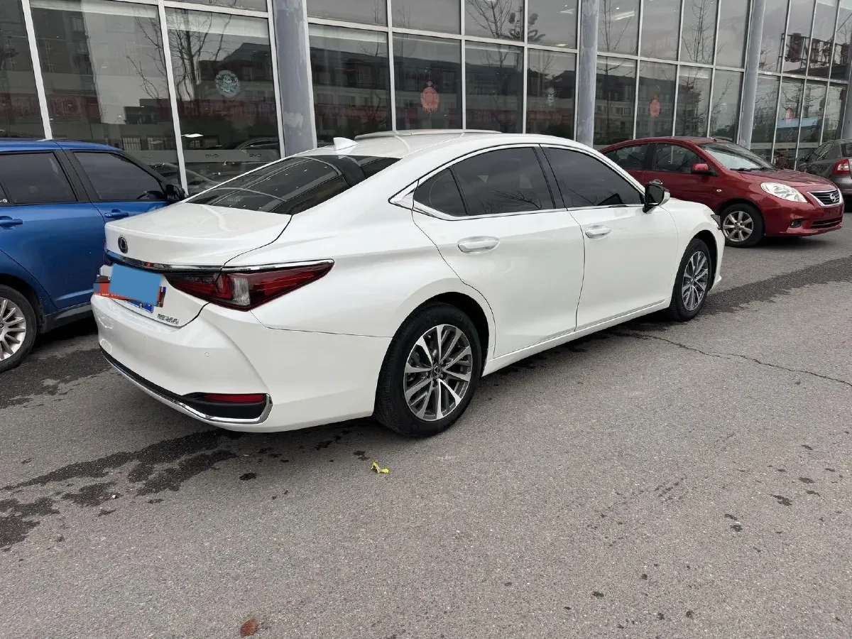 2024 Lexus ES 2.0L 173HP L4 CVT,autocango,china used car exporter,china ev exporter,chinese used car exporter,chinese used ev exporter