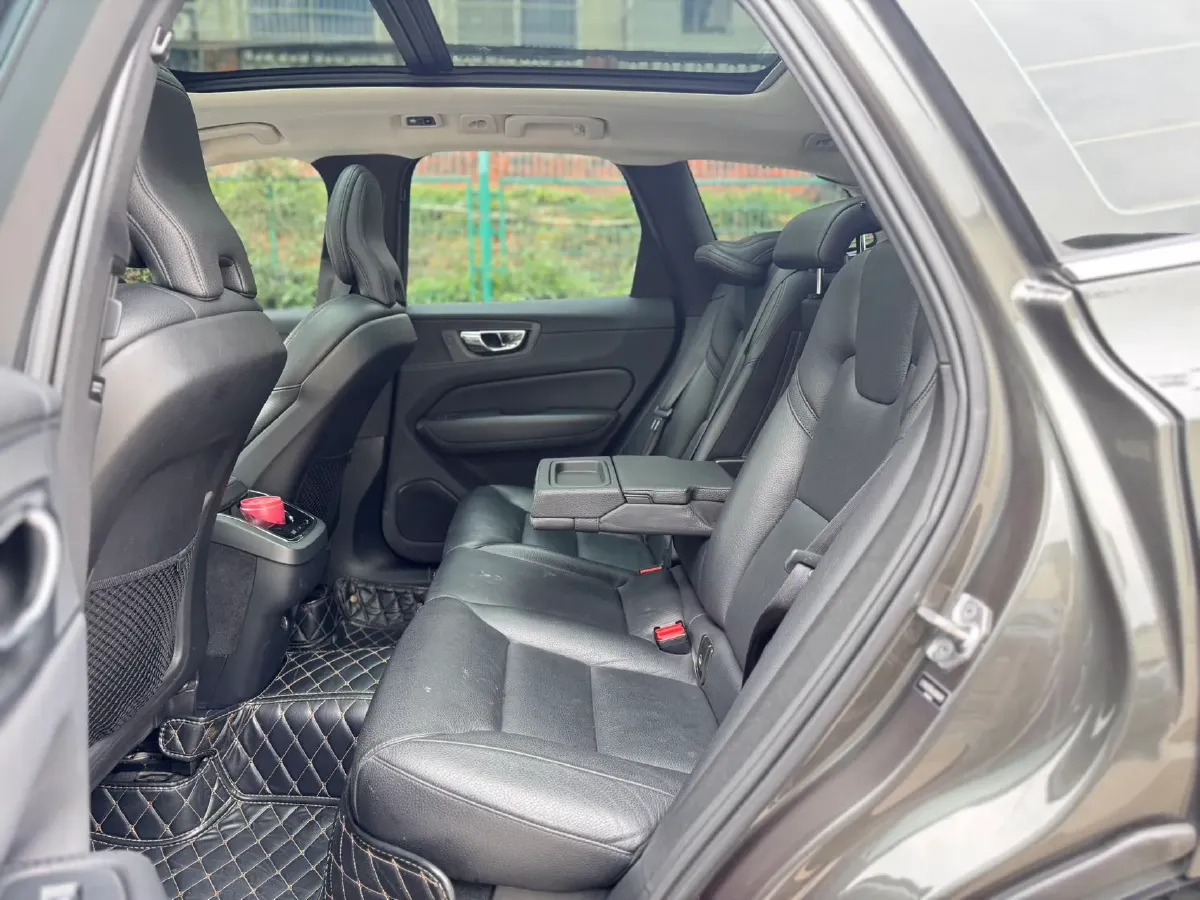 2020 Volvo XC60 2.0T 254HP L4 8AT,autocango,china used car exporter,china ev exporter,chinese used car exporter,chinese used ev exporter