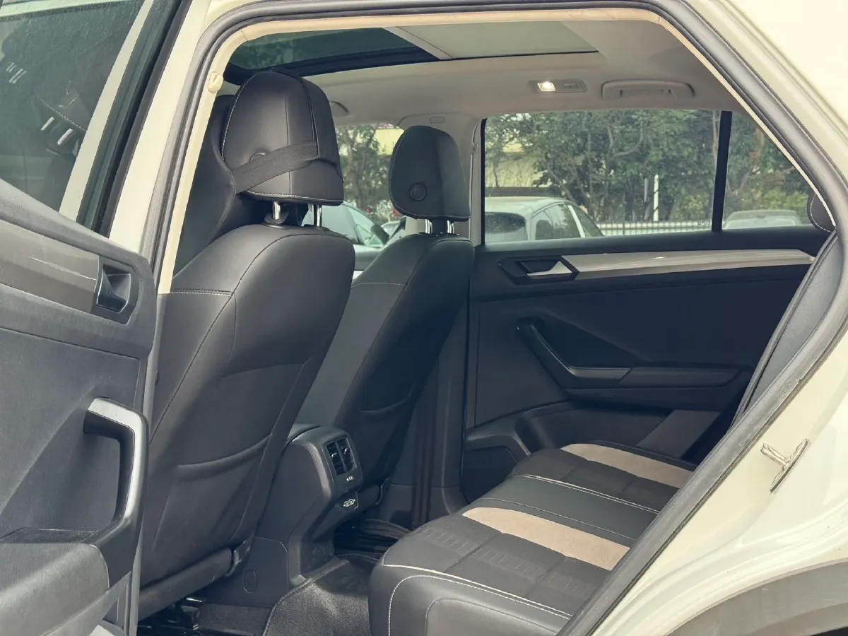 2020 Volkswagen T-Roc 1.4T 150HP L4 7DCT,autocango,china used car exporter,china ev exporter,chinese used car exporter,chinese used ev exporter