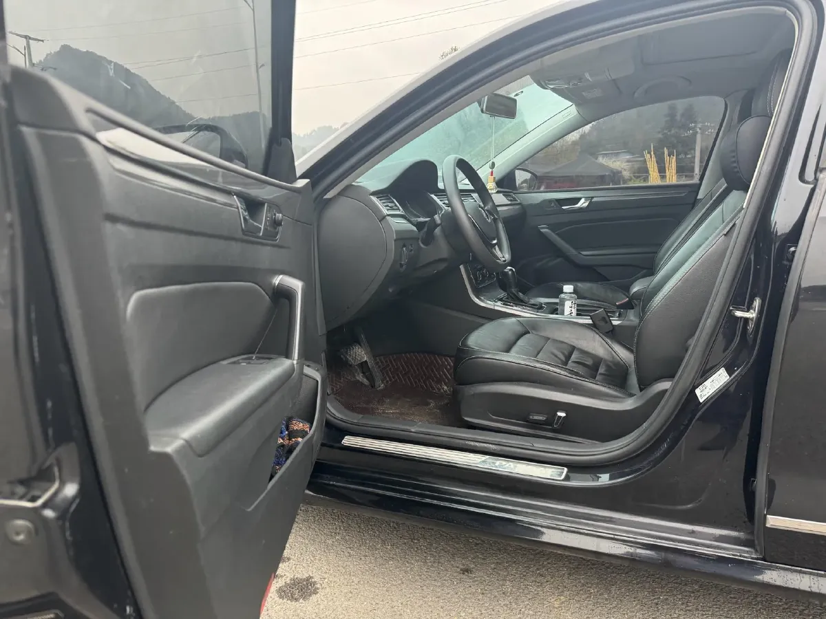 2017 Volkswagen Passat 1.8T 180HP L4 7DCT,autocango,china used car exporter,china ev exporter,chinese used car exporter,chinese used ev exporter