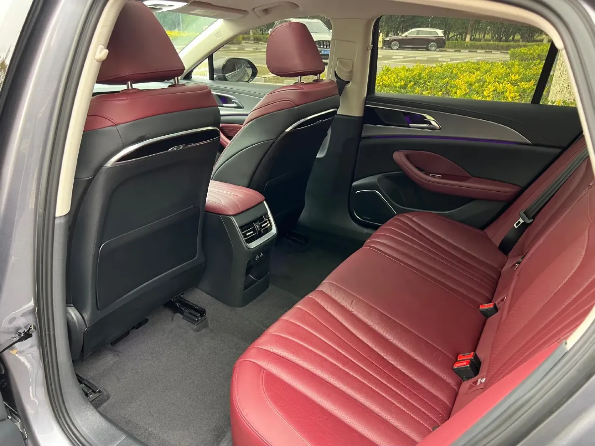 2023 HongQi H5 2.0T 224HP L4 8AT,autocango,china used car exporter,china ev exporter,chinese used car exporter,chinese used ev exporter