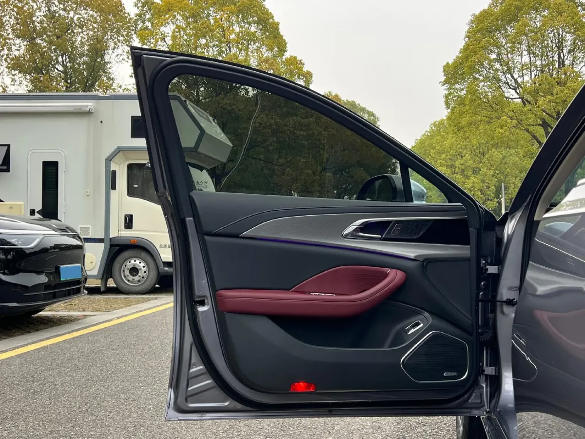 2023 HongQi H5 2.0T 224HP L4 8AT,autocango,china used car exporter,china ev exporter,chinese used car exporter,chinese used ev exporter