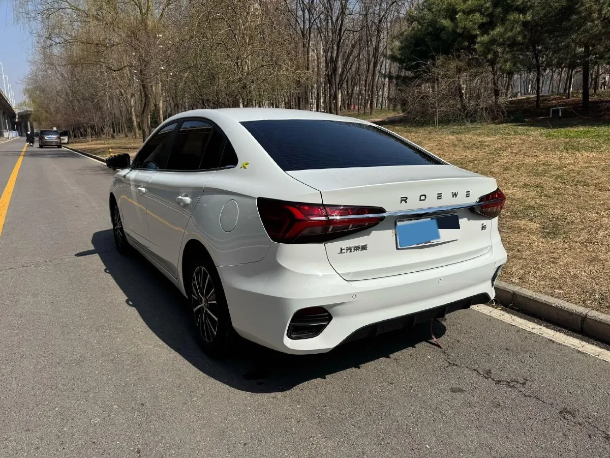 2021 Roewe i5 1.5L 120HP L4 5MT,autocango,china used car exporter,china ev exporter,chinese used car exporter,chinese used ev exporter