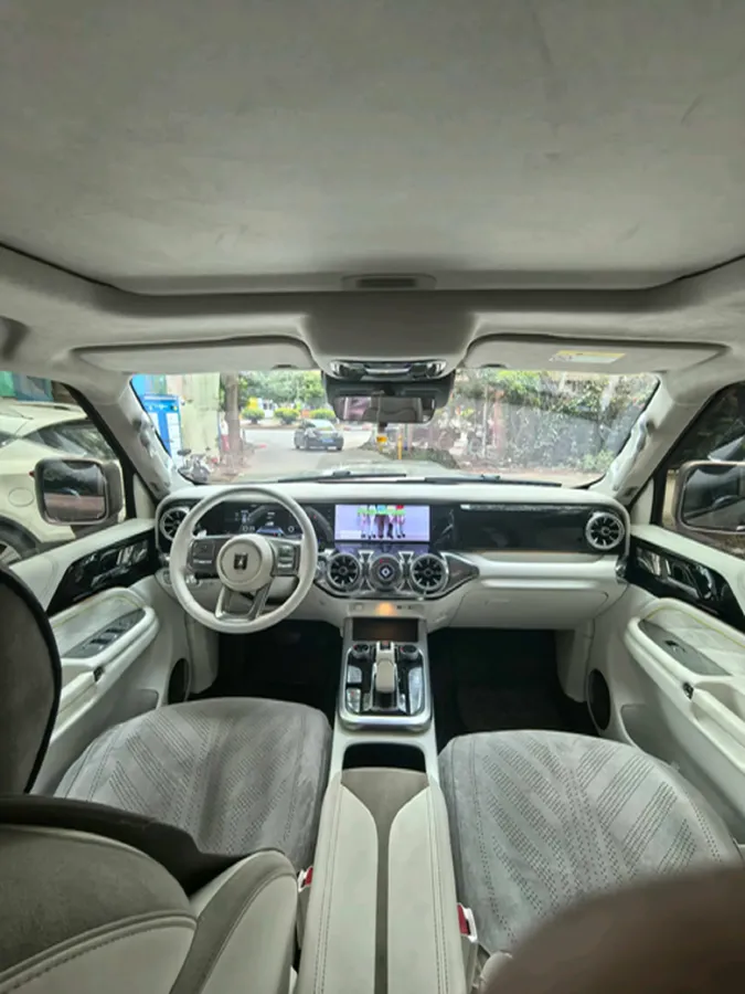 2021 Cyberspace 300 2.0T 227HP L4 8AT,autocango,china used car exporter,china ev exporter,chinese used car exporter,chinese used ev exporter