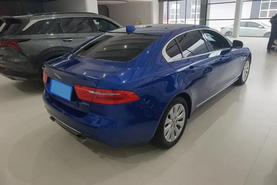 2019 HongQi H7 2.0T 204HP L4 6AT,autocango,china used car exporter,china ev exporter,chinese used car exporter,chinese used ev exporter