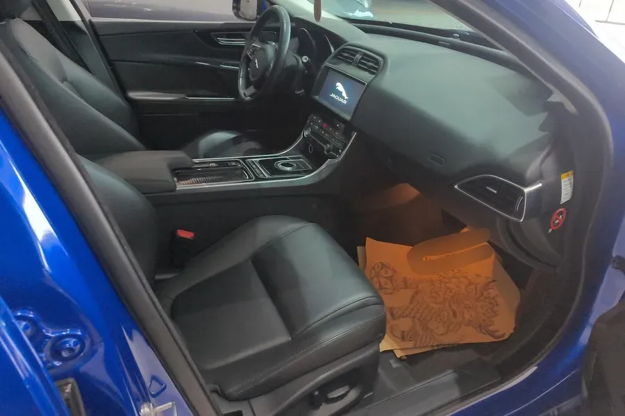 2019 HongQi H7 2.0T 204HP L4 6AT,autocango,china used car exporter,china ev exporter,chinese used car exporter,chinese used ev exporter