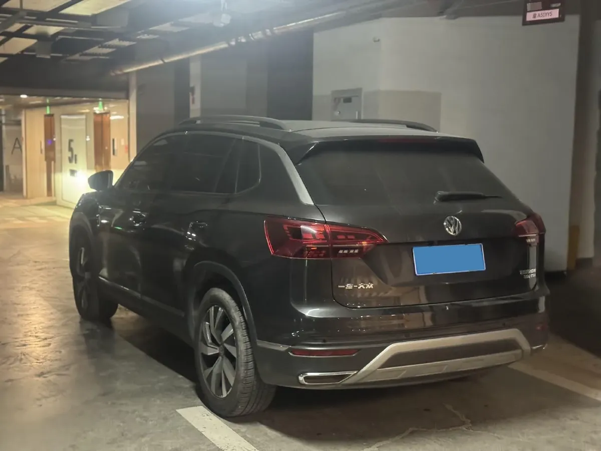 2019 Jeep Cherokee 2.0T 234HP L4 9AT,autocango,china used car exporter,china ev exporter,chinese used car exporter,chinese used ev exporter