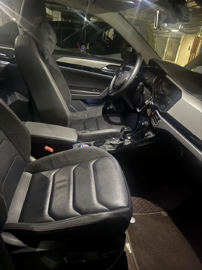 2019 Jeep Cherokee 2.0T 234HP L4 9AT,autocango,china used car exporter,china ev exporter,chinese used car exporter,chinese used ev exporter