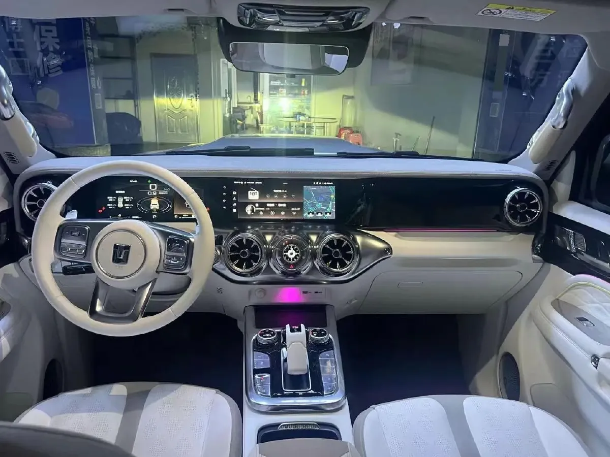 2021 Cyberspace 300 2.0T 227HP L4 8AT,autocango,china used car exporter,china ev exporter,chinese used car exporter,chinese used ev exporter