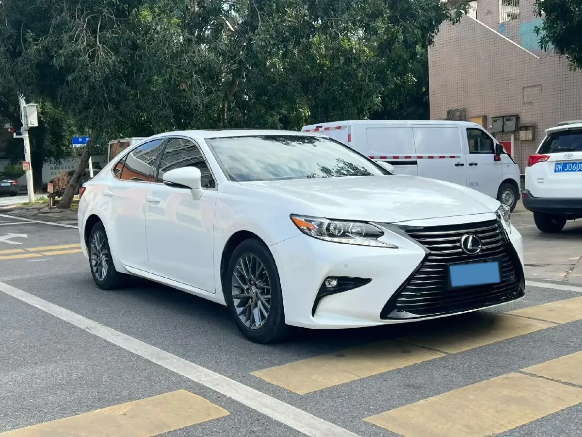 2017 Lexus ES 2.0L 167HP L4 6AT,autocango,china used car exporter,china ev exporter,chinese used car exporter,chinese used ev exporter