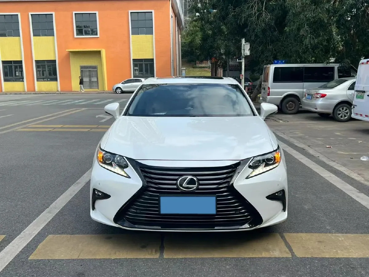 2017 Lexus ES 2.0L 167HP L4 6AT,autocango,china used car exporter,china ev exporter,chinese used car exporter,chinese used ev exporter