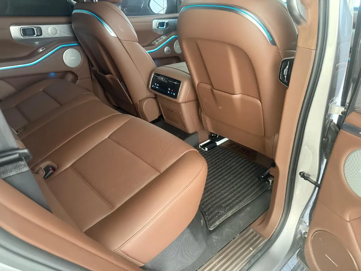 2024 Tank 700 3.0T 360HP V6 9AT PHEV 37.1KWH,autocango,china used car exporter,china ev exporter,chinese used car exporter,chinese used ev exporter