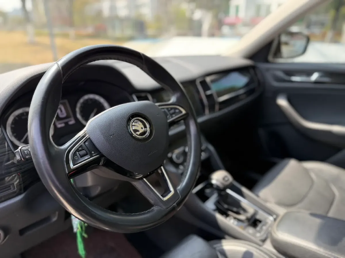 2017 Skoda Kodiak 1.8T 180HP L4 7DCT,autocango,china used car exporter,china ev exporter,chinese used car exporter,chinese used ev exporter