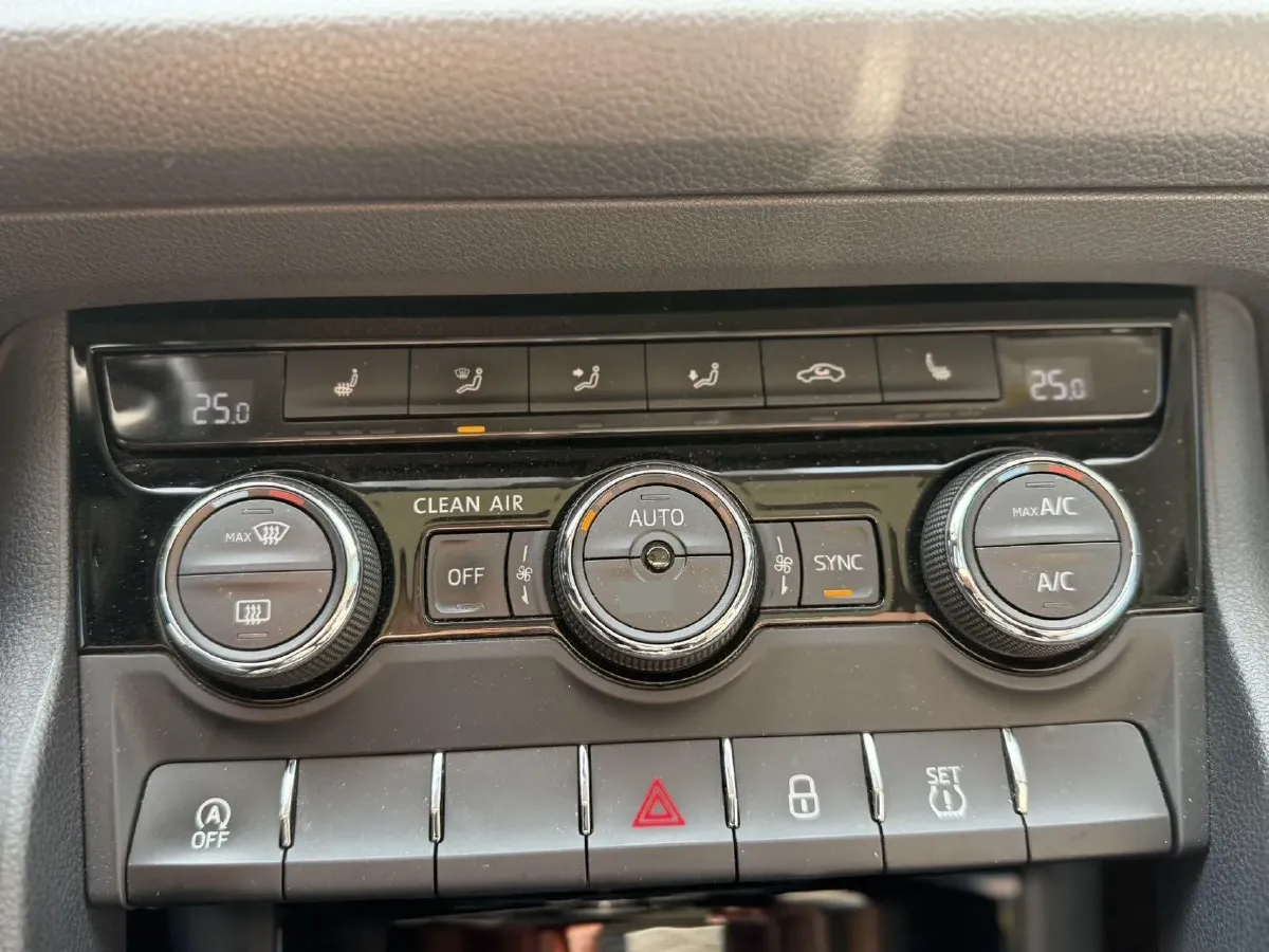 2017 Skoda Kodiak 1.8T 180HP L4 7DCT,autocango,china used car exporter,china ev exporter,chinese used car exporter,chinese used ev exporter